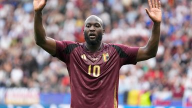 Belgičan Romelu Lukaku gestikuluje rukou počas zápasu E-skupiny medzi Belgickom a Slovenskom na futbalovom turnaji Euro 2024 v nemeckom Frankfurte v pondelok 17. júna 2024. (AP Photo/Darko Vojinovič)